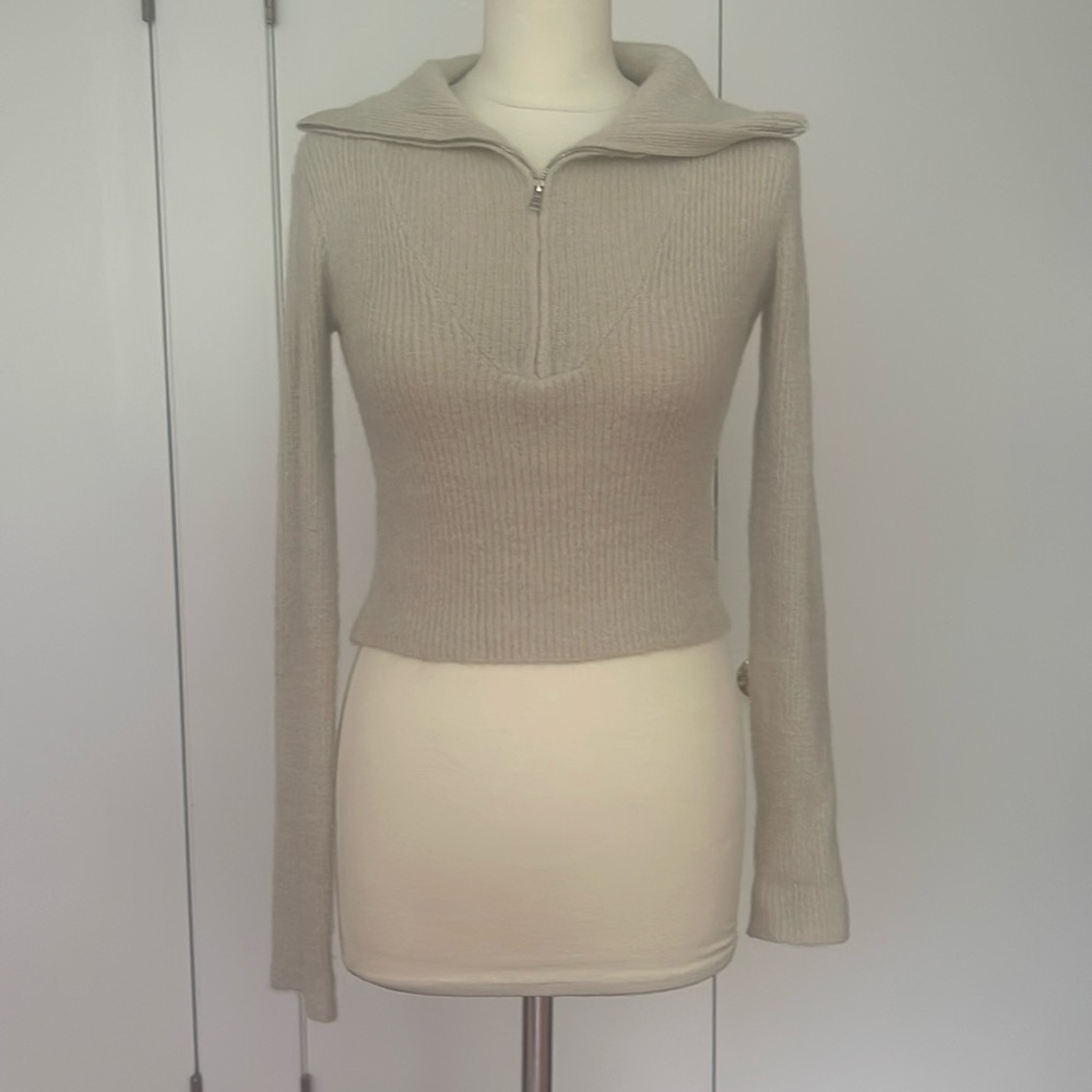 NWOT Zara Cropped Half Zip Size Small Super Cozy